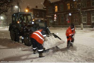 40 единиц техники убирают улицы Рязани от снега