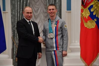 Спицов выиграл масс-старт на заключительном этапе "Тур де Ски"