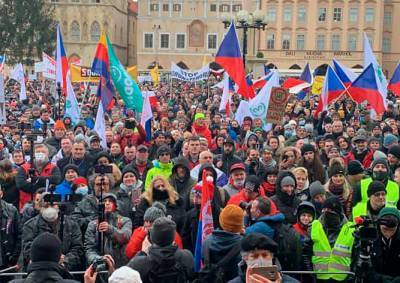 Вацлав Клаус - В Праге несколько тысяч человек протестовали против карантинных мер: видео - vinegret.cz - Чехия - Прага