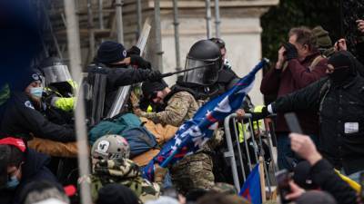 Президент Чехии выступил против насилия в США