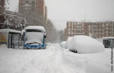 В Испании спасатели вызволили 1,5 тыс. застрявших в снегу водителей