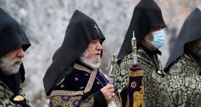 Католикос призвал духовного лидера Азербайджана способствовать возвращению пленных