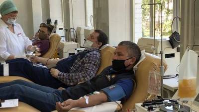 Собянин поблагодарил москвичей - доноров плазмы за помощь в борьбе с COVID-19