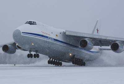 Экипажи транспортной авиации ЗВО провели полёты ночью в условиях метеоминимума в Петербурге
