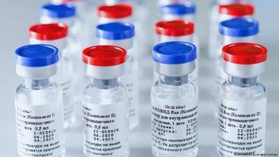 Журналист Bloomberg заявил об эффективности вакцины "Спутник V"