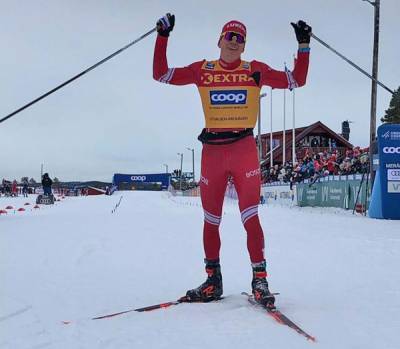 Российский лыжник Александр Большунов второй год подряд выиграл "Тур де Ски"