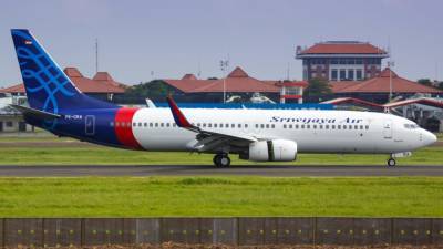 Поиски погибших при крушении Boeing 737 продолжаются в Индонезии