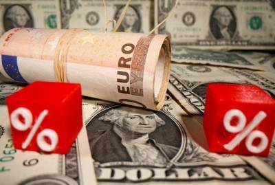 Курс валют на сегодня: евро все выше, а доллар упал