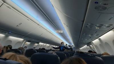 Стюардессы со всего мира рассказали об эротичных выходках во время полета