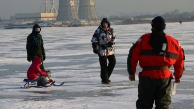 Выезд на лед закончился смертью рыбака в Приморье