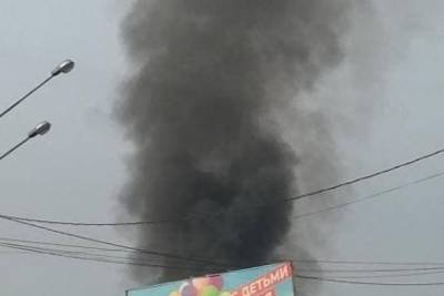 Вагон на базе приёма вторчермета горит в Чите