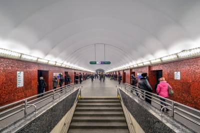 В Петербурге закрыли на ремонт вестибюль станции метро «Маяковская»
