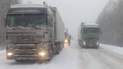 Челябинск заметает снегом