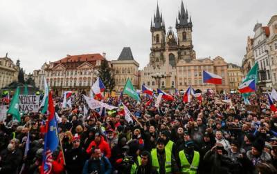В Чехии прошли массовые протесты против продления локдауна