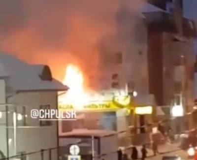 В центре Ульяновска загорелся магазин