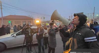 Пашиняну удалось добраться до аэропорта "Звартноц": оппозиция разблокировала дорогу