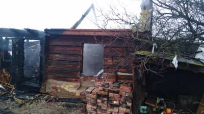 В Астраханской области за сутки сгорели хозпостройка и баня