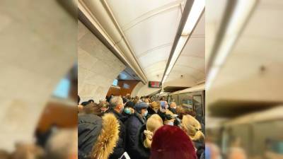 Сбой в движении поездов произошел на синей ветке московского метро