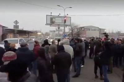 Армянская оппозиция встала на пути Пашиняна перед вылетом в Москву