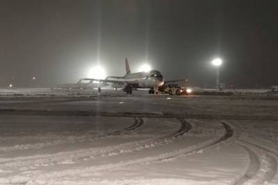 Аэропорт Краснодара заработал после снегопада