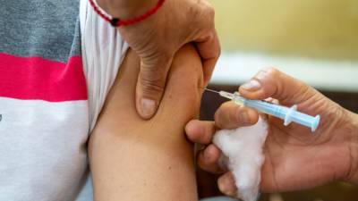 Свыше 1,5 тысячи медиков и военнослужащих ВВО привились вакциной «Спутник V»