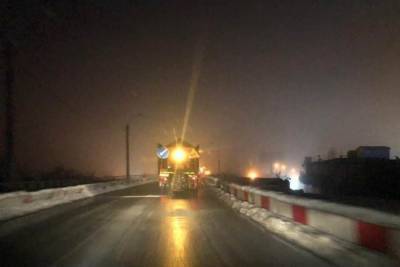 На Кубани продолжают очищать от снега улицы и дороги