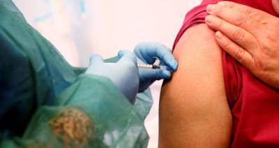 В Латвии началась тотальная вакцинация медиков