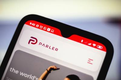 Amazon, Google и Apple блокируют Parler за помощь в захвате Капитолия