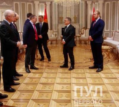 Рене Фазель прибыл в Минск. Он должен сообщить Лукашенко о переносе ЧМ из Беларуси