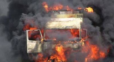 Огонь уничтожил грузовик и ангар в Одессе, спасателям пришлось нелегко: кадры пожара - odessa.politeka.net - Одесса - район Малиновский