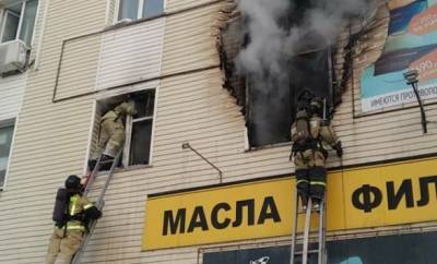 46 человек и 13 спецмашин тушили горящее офисное здание в центре Ульяновска