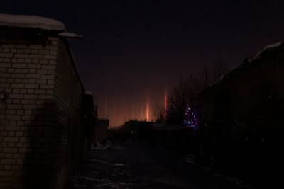 Житель Твери сфотографировал световые столбы