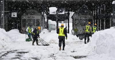 Жертвы зимней непогоды: в Японии из-за снегопадов погибли восемь человек