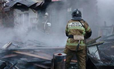 В Ишиме из загоревшегося дома вынесли шесть газовых баллонов