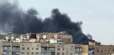 Душераздирающие крики старушки разбудили весь район: кадры страшного пожара в Харькове