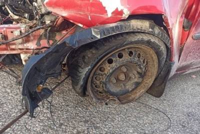 Во время аварии в Тверской области у машины взорвалось колесо