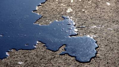 Казахстан временно остановил транзит нефти через Россию на фоне морозов