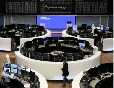 Европейские акции снижаются на фоне непрекращающихся вспышек COVID-19