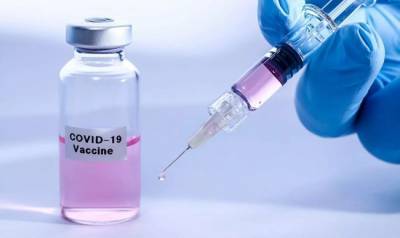 Скандал в Литве: вакцинировали не тех, кого надо