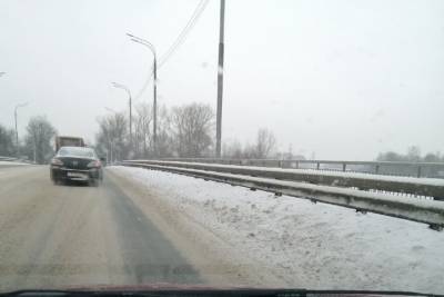 Ярославские улицы завалены снегом, а диспетчеры – заявками на очистку улиц