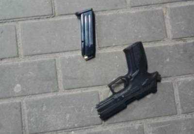 На Киевщине мужчина устроил стрельбу возле магазина