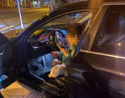 В Днепре пьяная женщина-водитель нанесла телесные повреждения полицейской