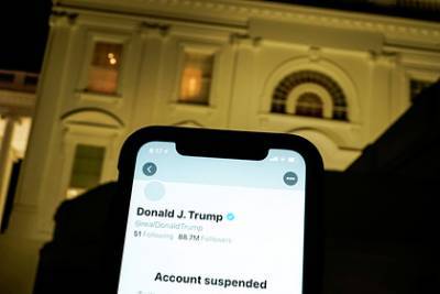 Акции Twitter рухнули после блокировки Трампа