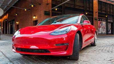 Во внезапных ускорениях электрокаров Tesla виноваты сами водители, решили в Минтрансе США