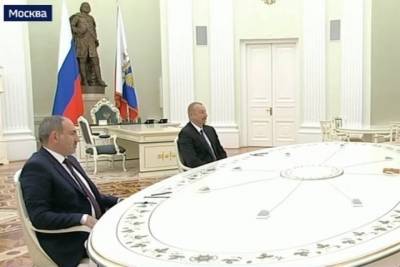 Алиев и Пашинян не обменялись рукопожатиями на встрече в Москве