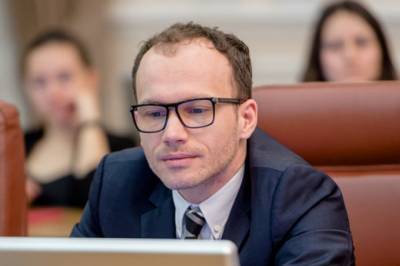 Министр юстиции Денис Малюська получил от нотариуса 60 тыс. долларов за "решение своего вопроса", - политолог