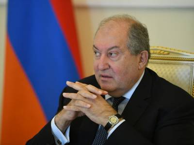 "Страна и люди нуждаются в лечении". Президент Армении призвал к досрочным выборам в парламент
