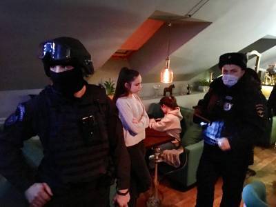 Два бара в Москве привлекут к ответственности за нарушения антиковидных мер