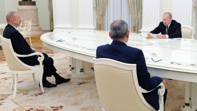 Путин предложил Алиеву и Пашиняну обсудить дальнейшие шаги по Карабаху