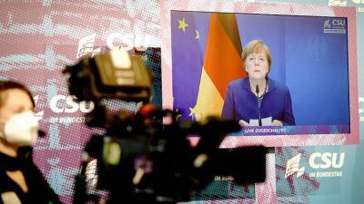 Меркель раскритиковала блокировку аккаунтов Трампа в социальных сетях